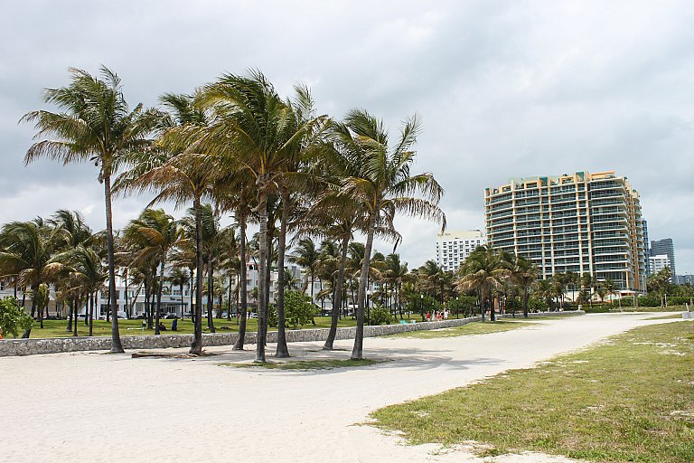 На пляж в Майами-Бич. Главный курорт США. 