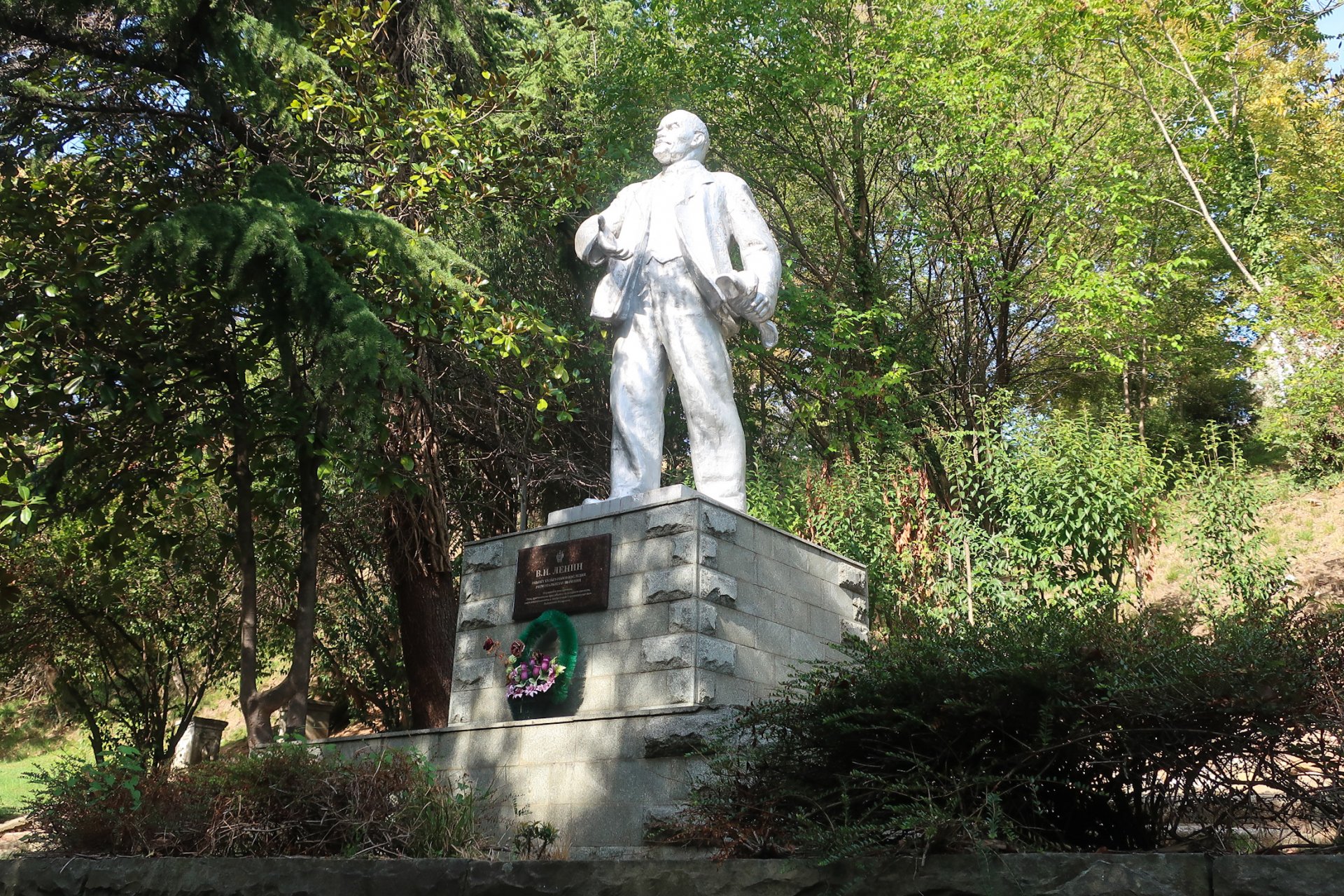 Памятник Ленину в Лазаревском