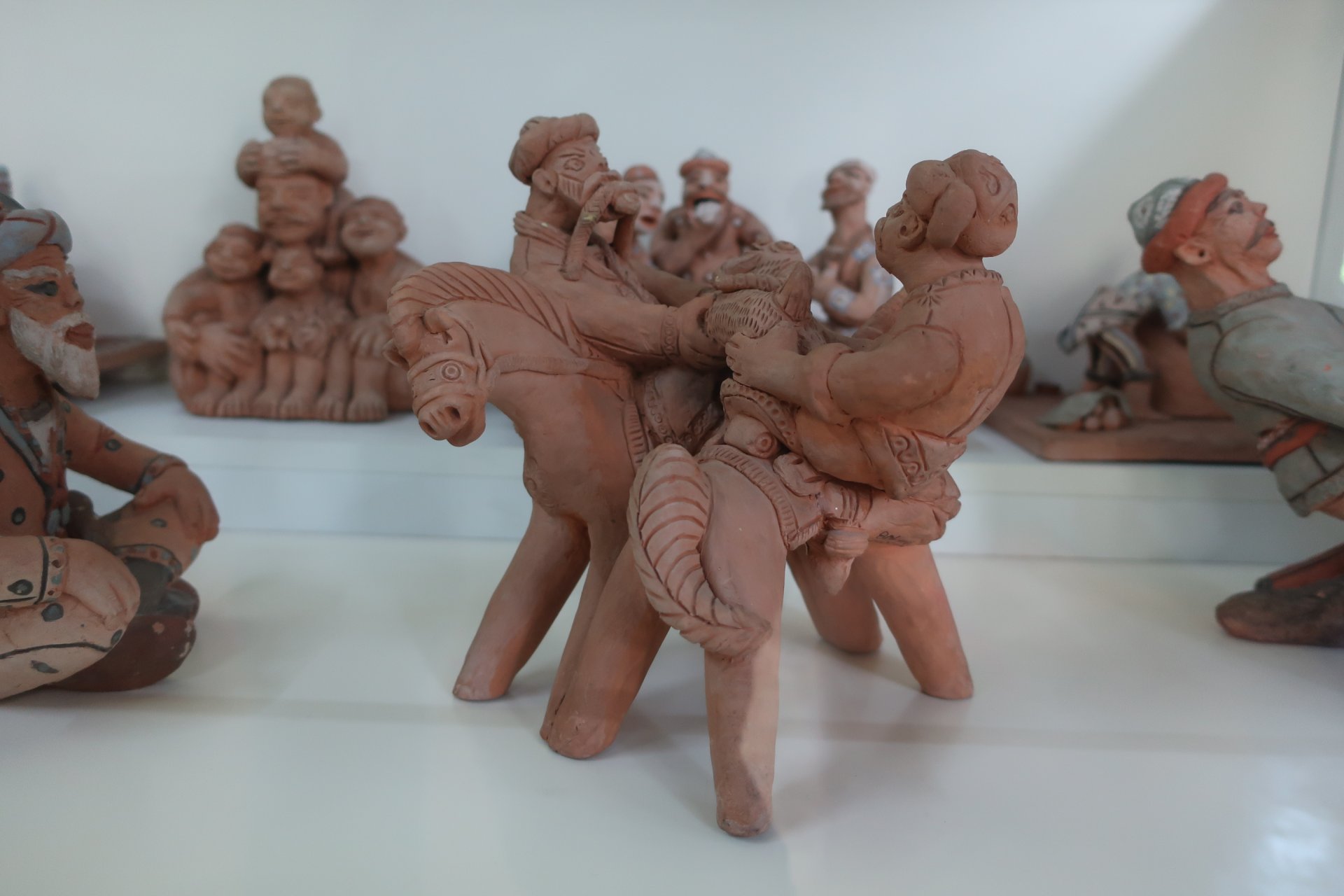 Игрушкв из керамики в музее прикладного искусства Узбекистана