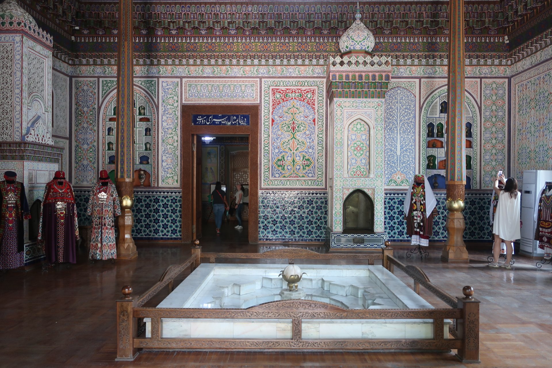 интерьер богатого узбекского дома
