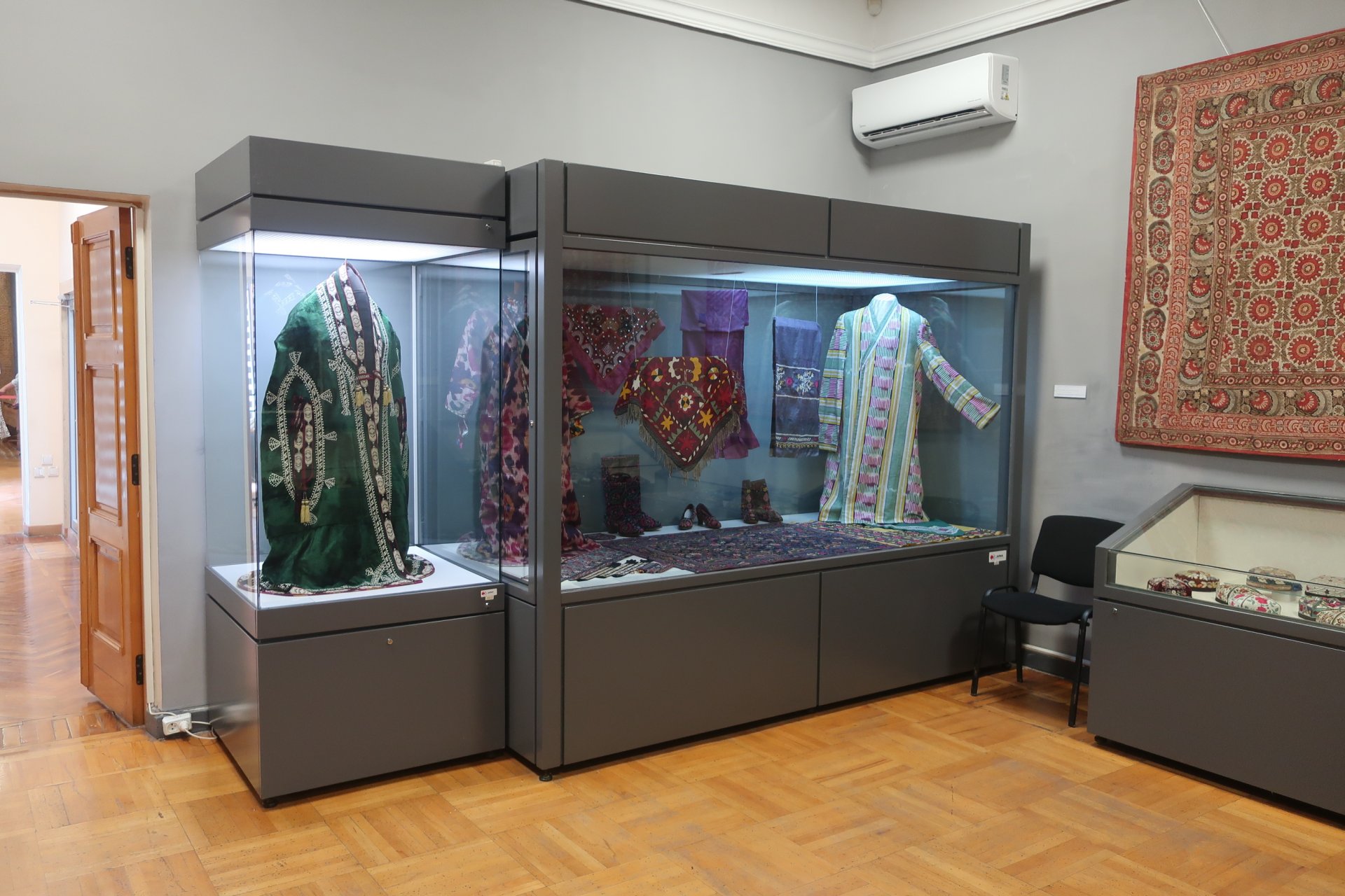 Одежда в музее прикладного искусства в Ташкенте