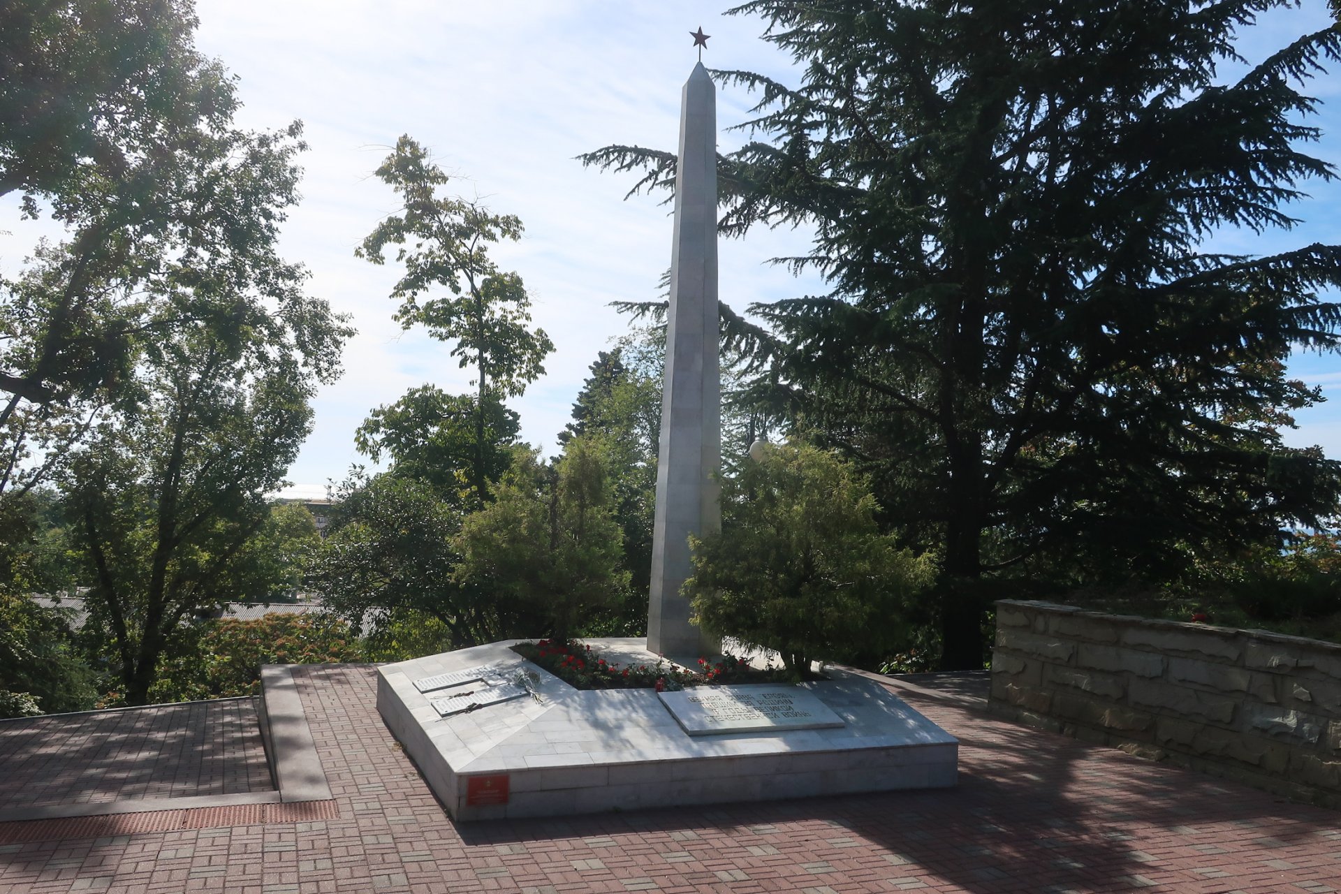 Военный мемориал в Лазаревском