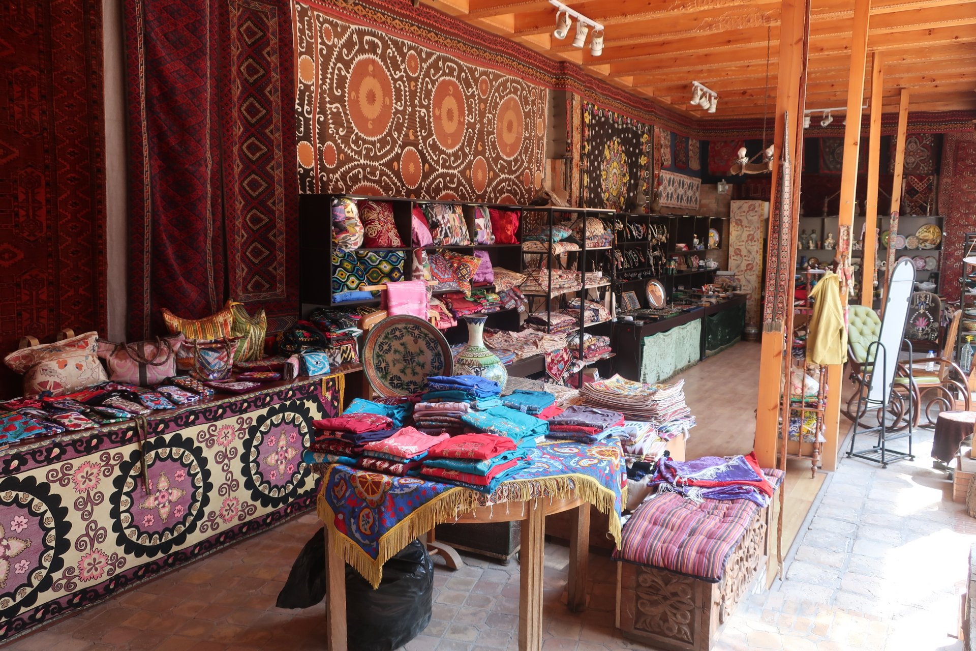 Сувенирный магазин в музее прикладного искусства Узбекистана