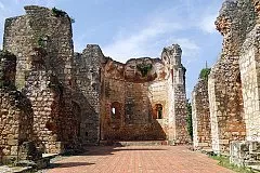Руины францисканского монастыря