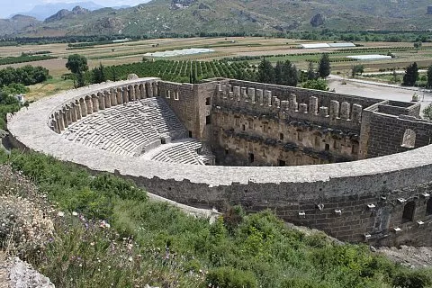 Амфитеатр Аспендос в Турции - осколки Древнего Рима в курортной зоне
