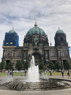 Фонтан у Берлинского кафедрального собора