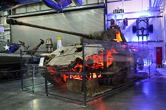 Разрушенный взрывом танк "Пантера" - экспонат музея техники Зинсхайм