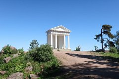 Храм Нептуна в парке Монрепо