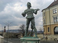 Статуя мадьярского гусара в Будапеште