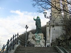 Статуя Святому Геллерту в Будапеште