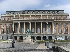 Вход в Королевский дворец в Будапеште
