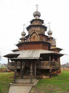 Преображенская церковь в музее деревянного зодчества в Суздале