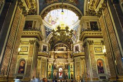 Внутри Исаакиевского собора в Санкт-Петербурге