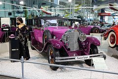 Розовый Мерседес-Бенц-630 выпуска 1925 года - экспонат музея техники Зинсхайм