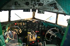 Пилотская кабина самолета Дуглас DC-3