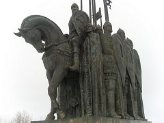 Александр Невский с дружиной - фрагмент памятника в честь Ледового побоища в Пскове