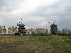 Ветряные мельницы в музее деревянного зодчества в Суздале
