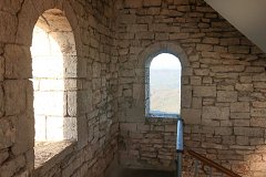 Окна башни на горе Ахун