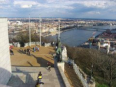 Смотровая площадка у подножия статуи Свободы в Будапеште
