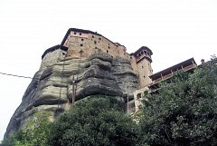 Вид снизу на монастырь Русану