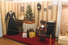 Праздничные наряды в музее новогодней и рождественской игрушки в Великом Устюге
