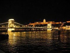 Ночной вид на цепной мост Сечени и Будайскую крепость