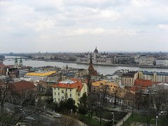 Вид с Рыбацкого бастиона на Дунай и здание парламента в Будапеште
