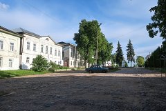 Дома на улице Карла Маркса в старом центре города Калязин