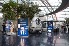 Экспонаты про космос в музее Ангар-7 в Австрии