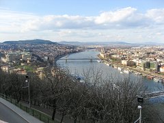 Вид на Будапешт со смотровой площадки на горе Геллерт