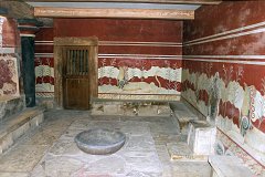 Тронный зал Кносского дворца на Крите