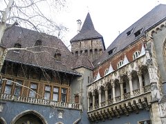 Балконы замка Вайдахуняд в Будапеште