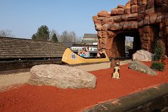 Катание на индейских каяках в парке развлечений Леголенд в Дании