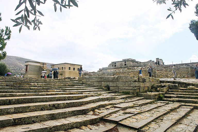 Древний театр Кносского дворца на Крите