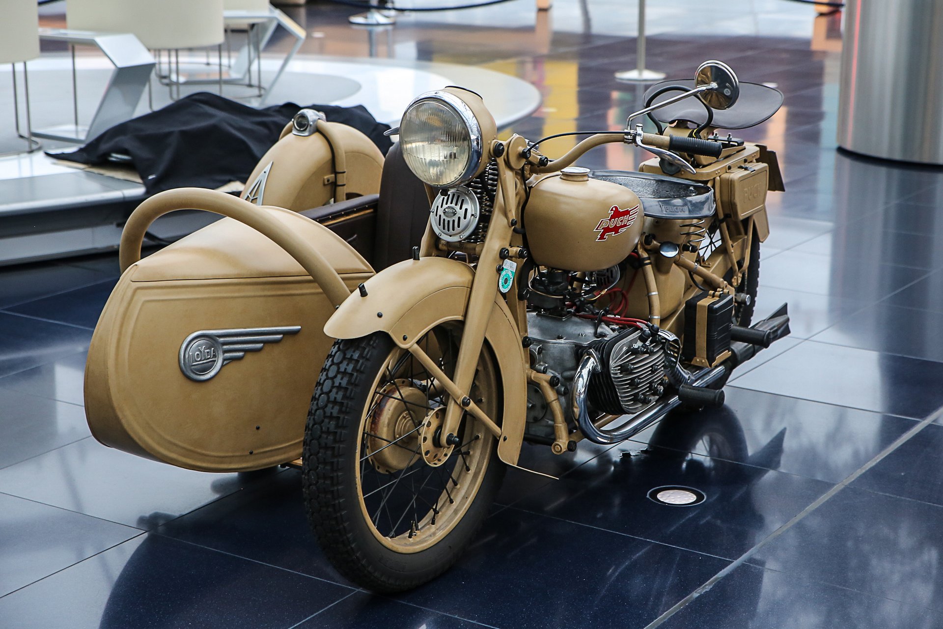 Мотоцикл Пух-800 в музее Ангар-7 в Австрии