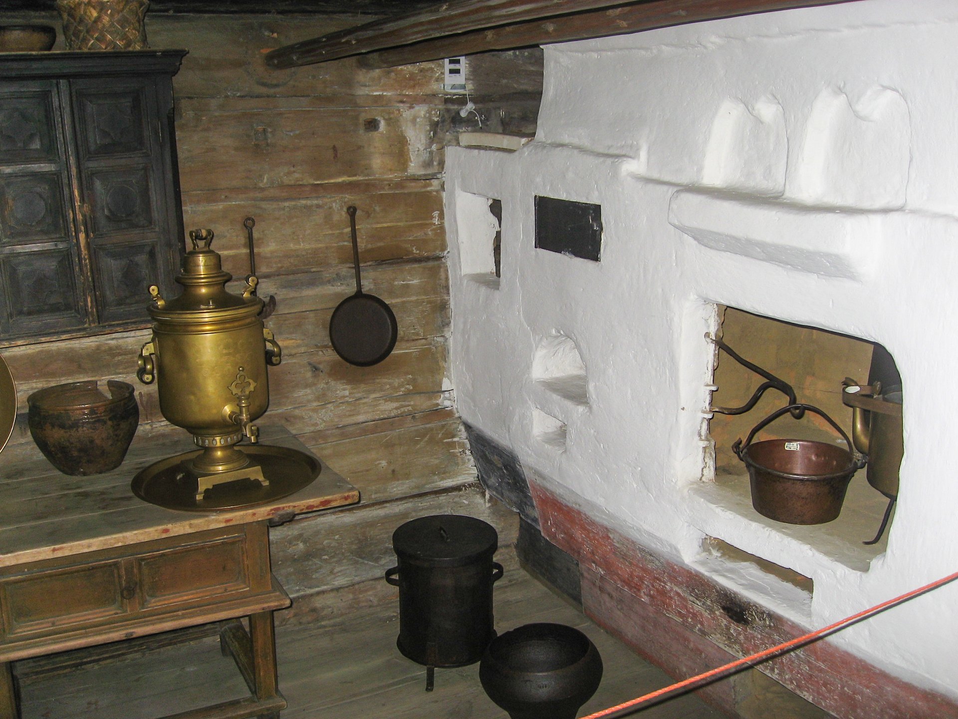Кухня в крестьянском доме в музее-заповеднике Кижи