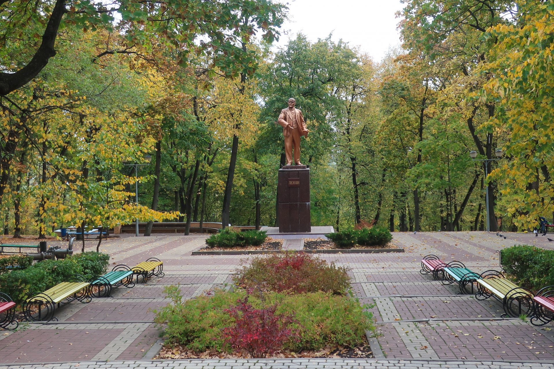 Памятник Ленину на улице Ленина в Липецке