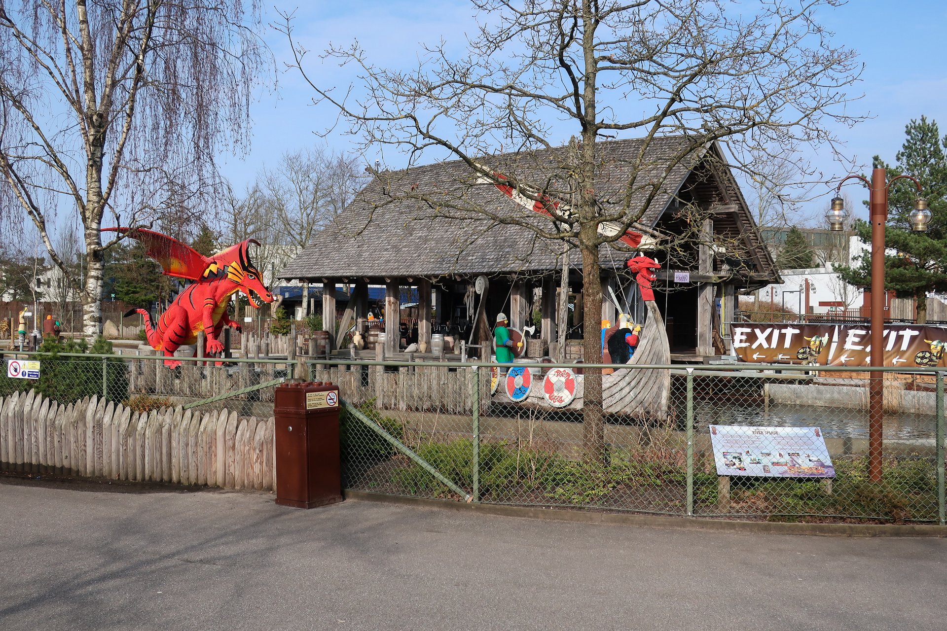 Деревня викингов в парке развлечений Леголенд в Дании