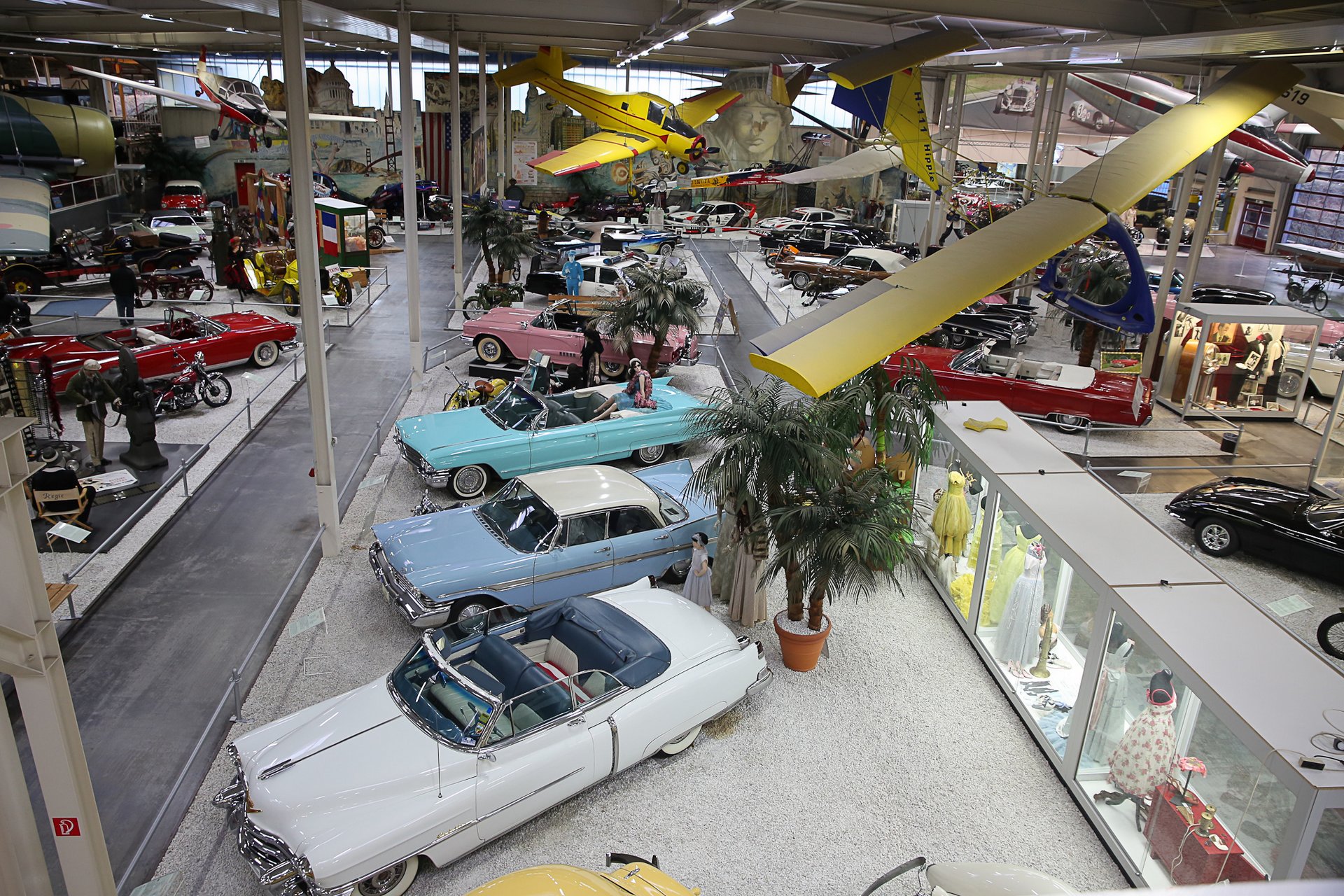 Автомобили в павильоне 1 музея техники в Зинсхайме