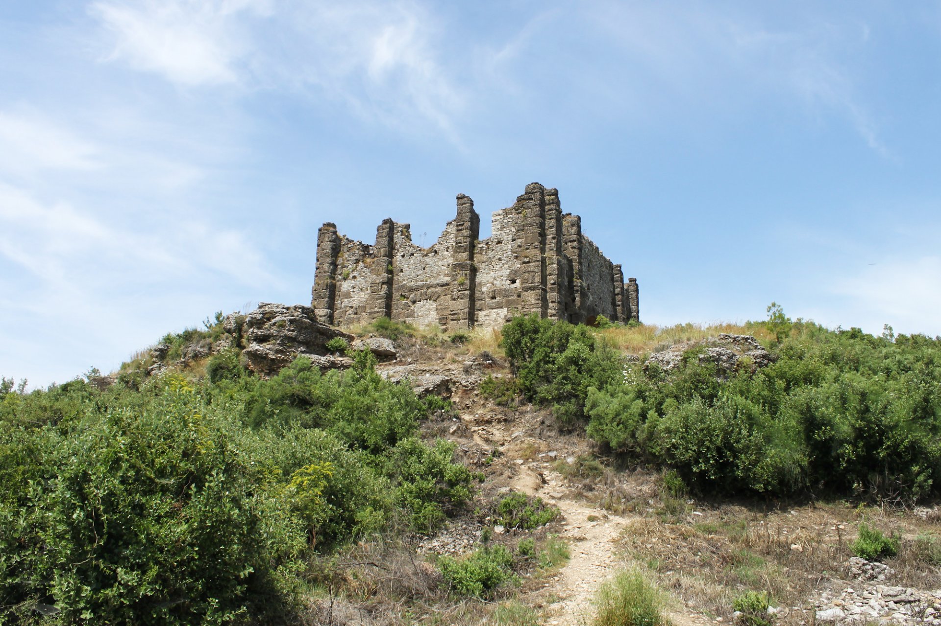 Руины в античном городе Аспендос на юге Турции