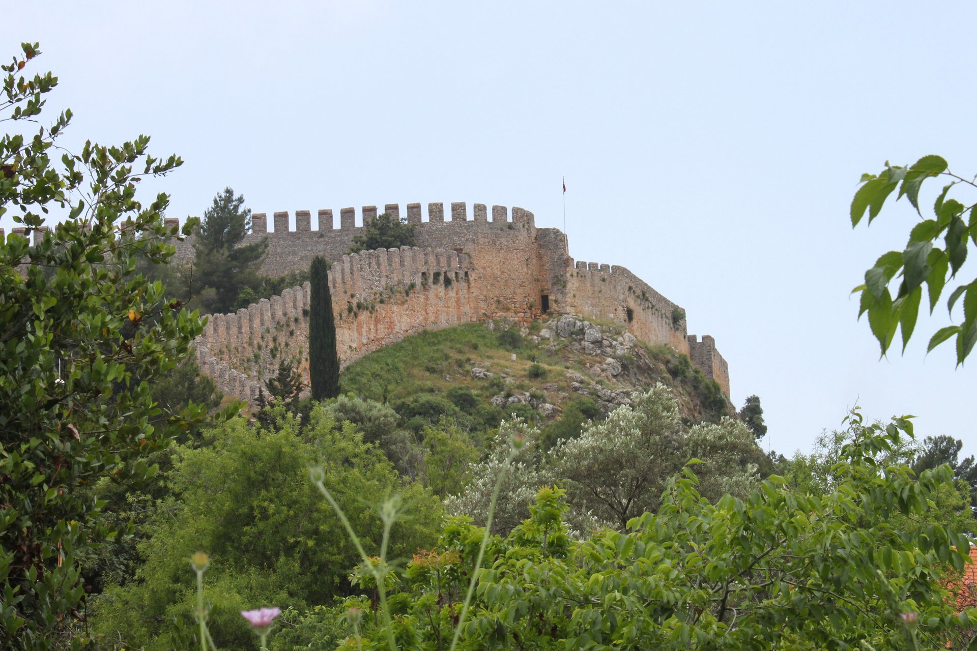 Стены крепости Аланьи в Турции