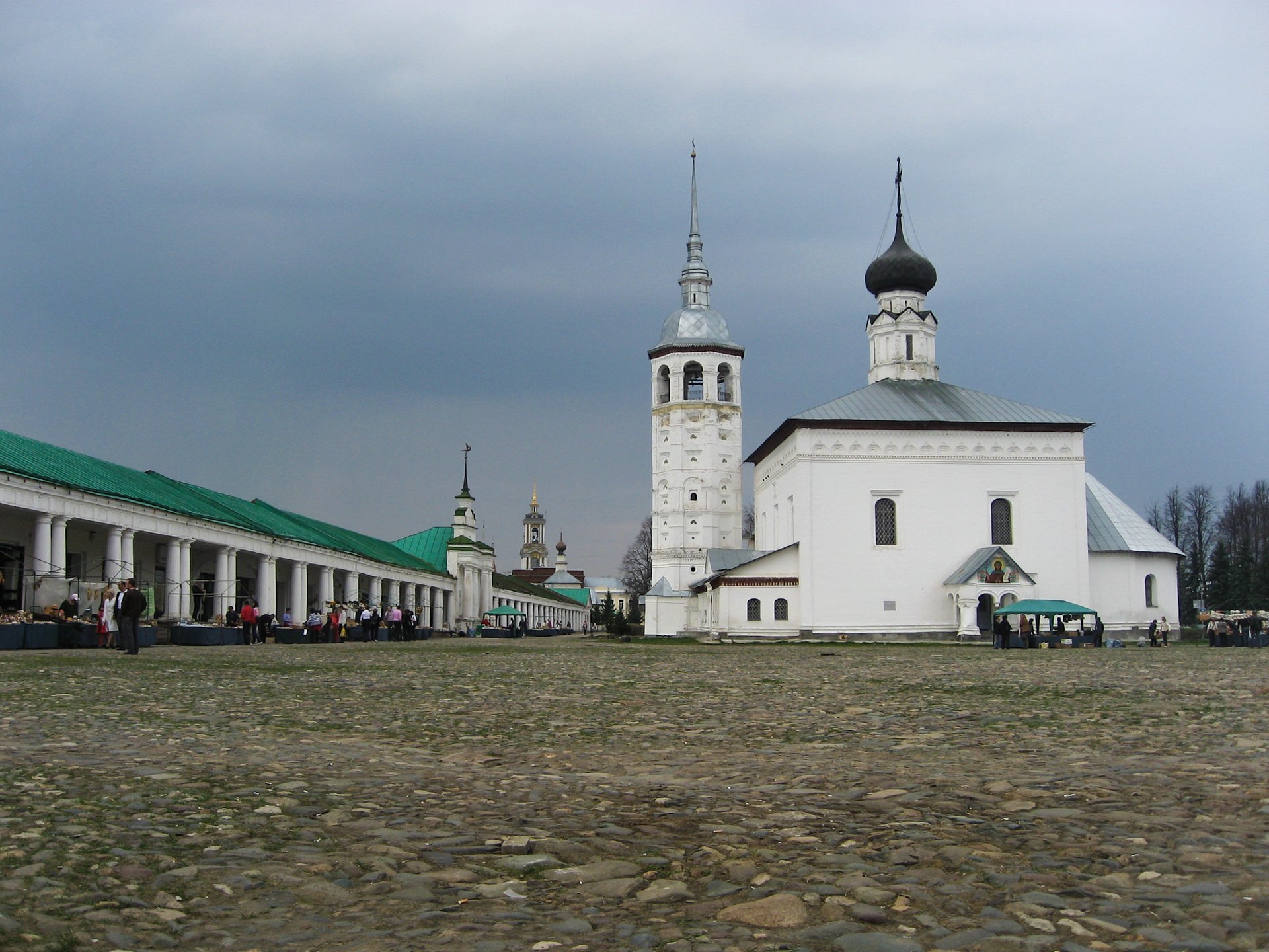 Торговая площадь и Воскресенская церковь в Суздале