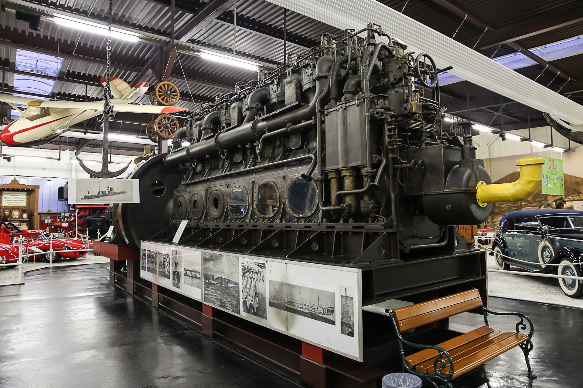Немецкий дизельный двигатель в музее техники в Зинсхайме