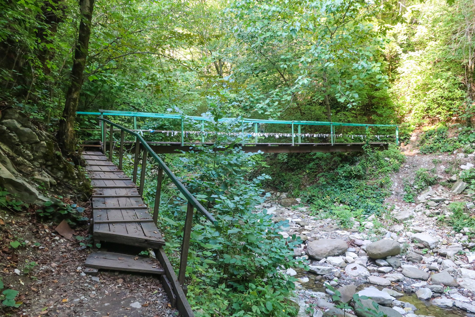 Мост через реку Свирка в Свирском ущелье