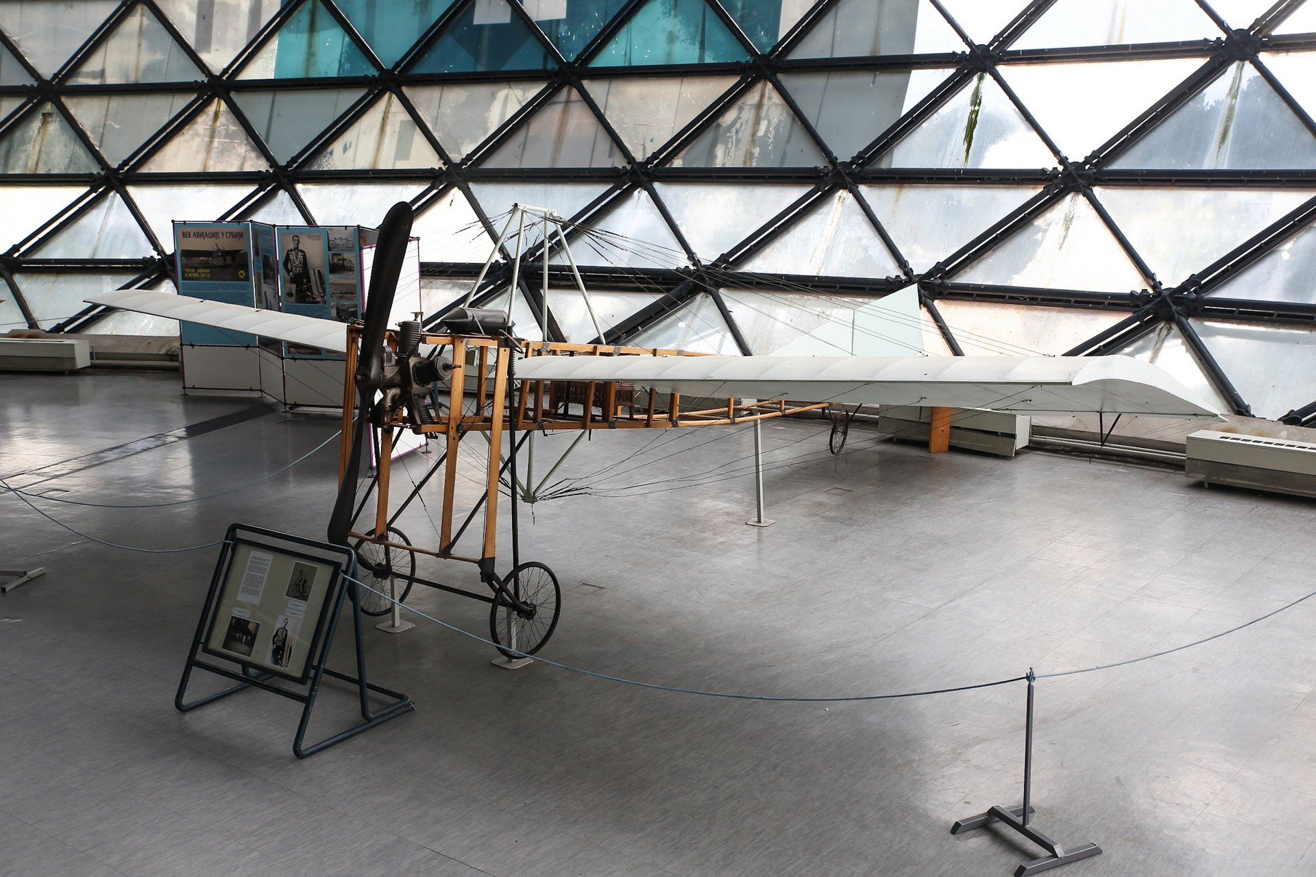 aviation-museum-belgrade-3.jpg