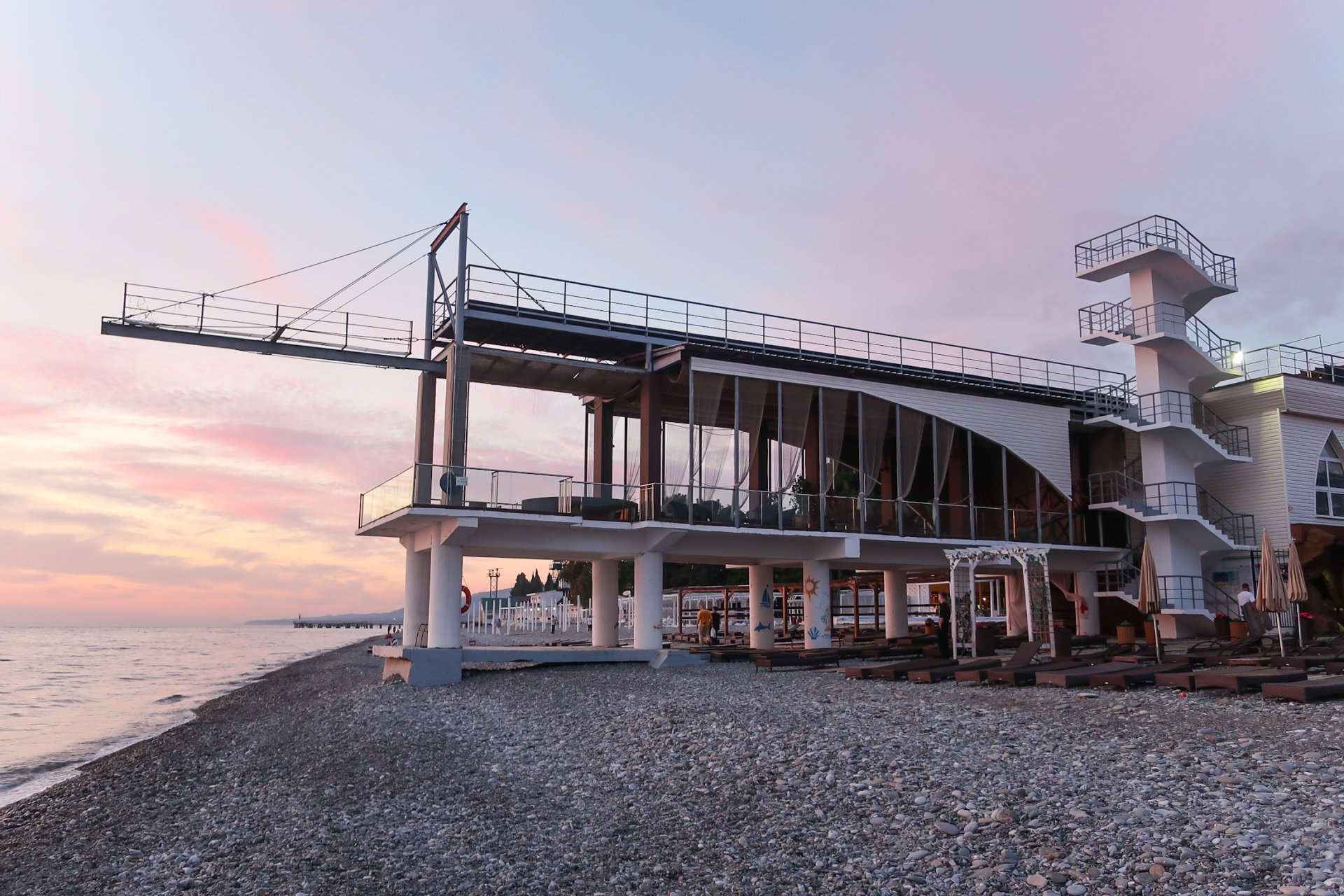 Ресторан на берегу моря в Лазаревском