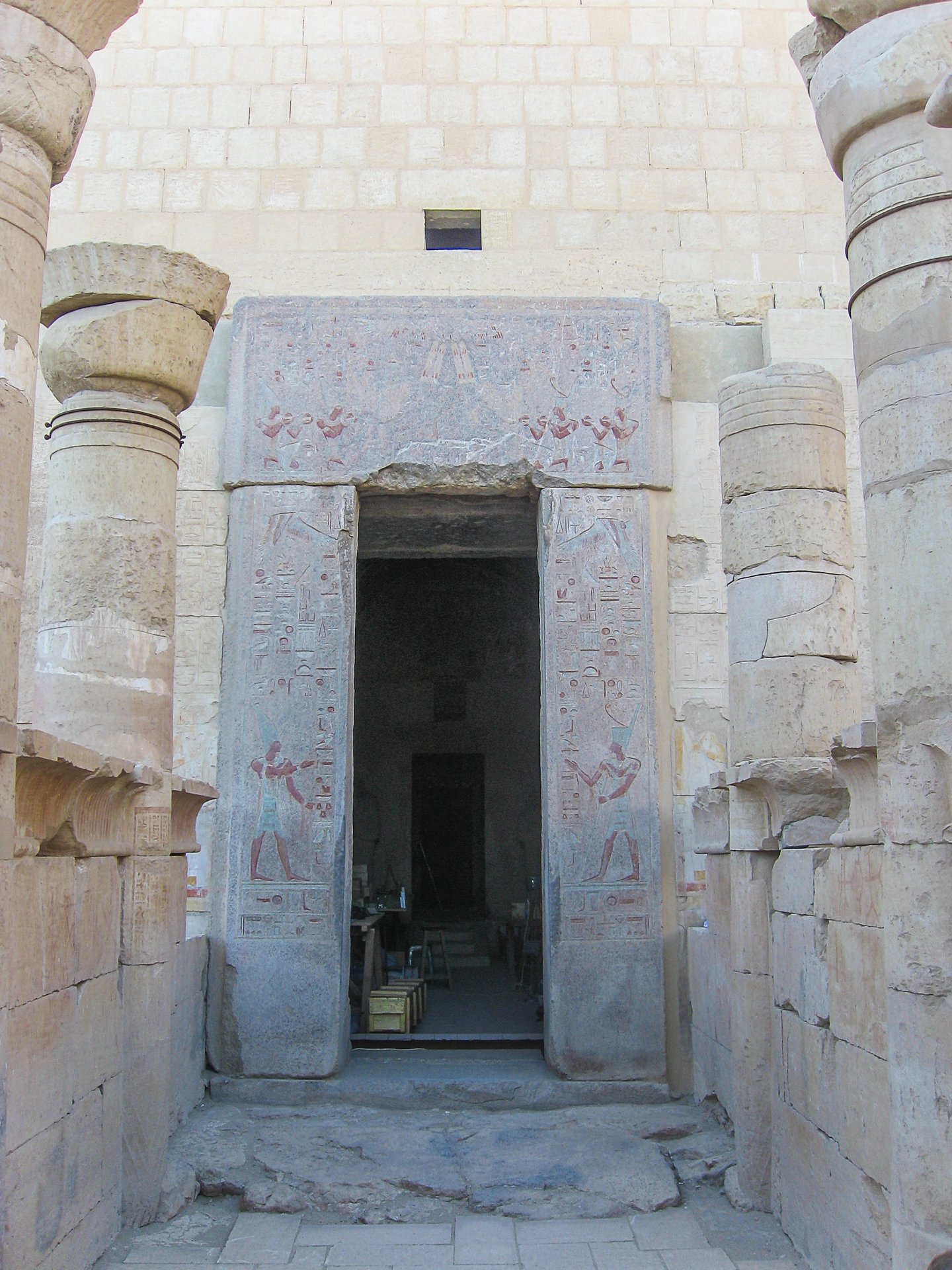 Вход в святилище в храме царицы Хатшепсут