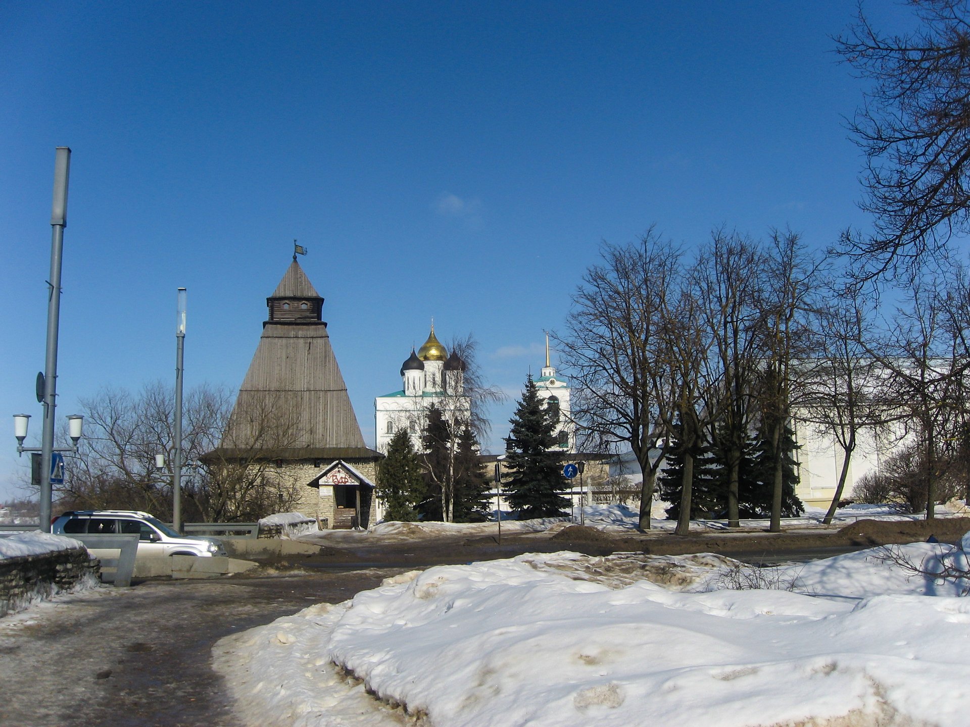 Вид на Псковский кремль со стороны Рижского проспекта
