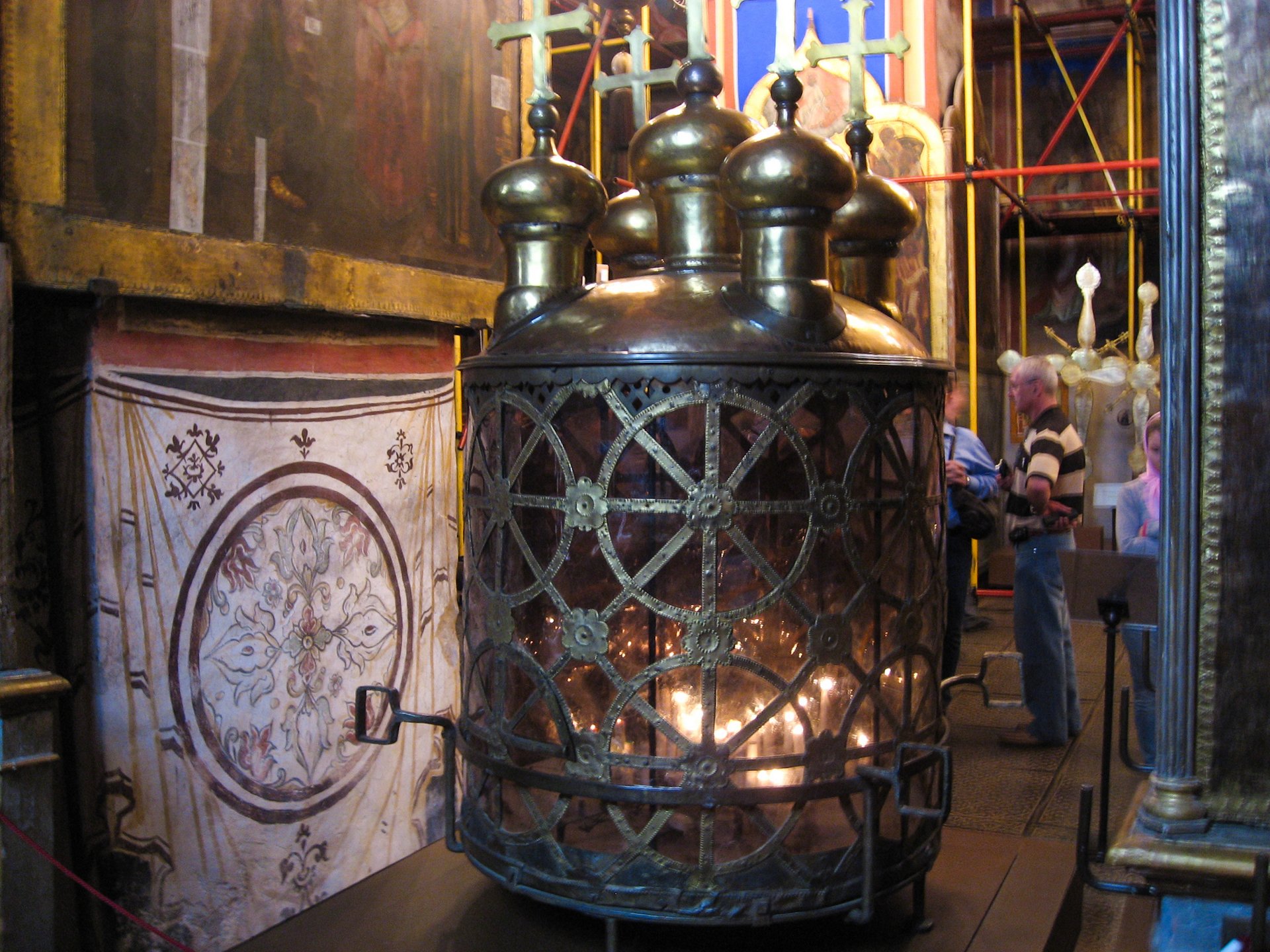 Чаша для освящения воды в Богородице-Рождественском соборе Суздаля