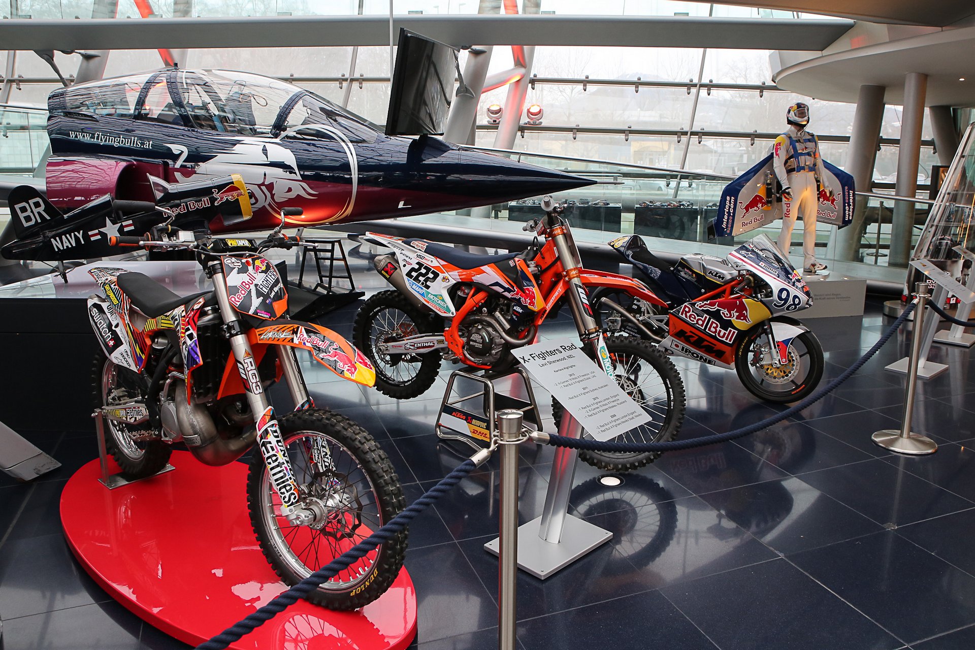 Гоночные мотоциклы в музее Ангар-7 в Австрии